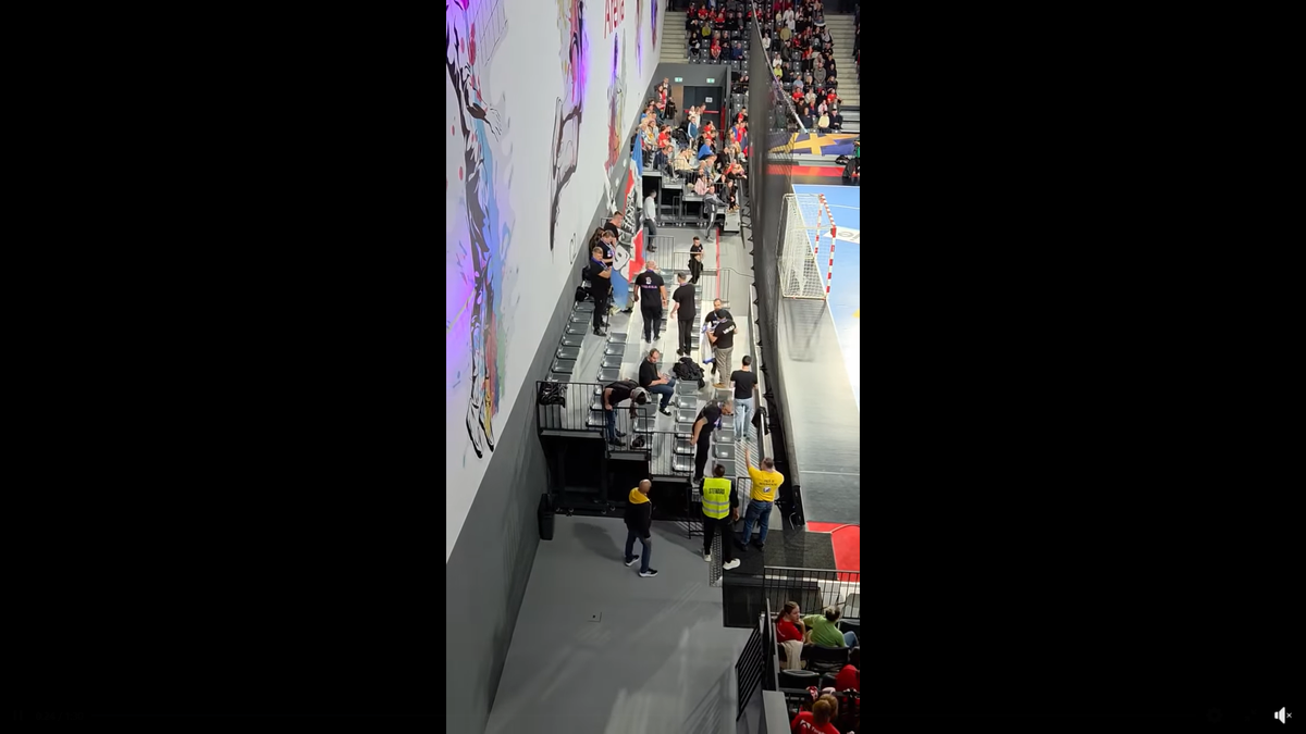 Imagini scandaloase la derby-ul din prima ligă! Suporter lovit cu pumnul de reprezentantul firmei de pază: clubul a vrut să scoată echipa de pe teren