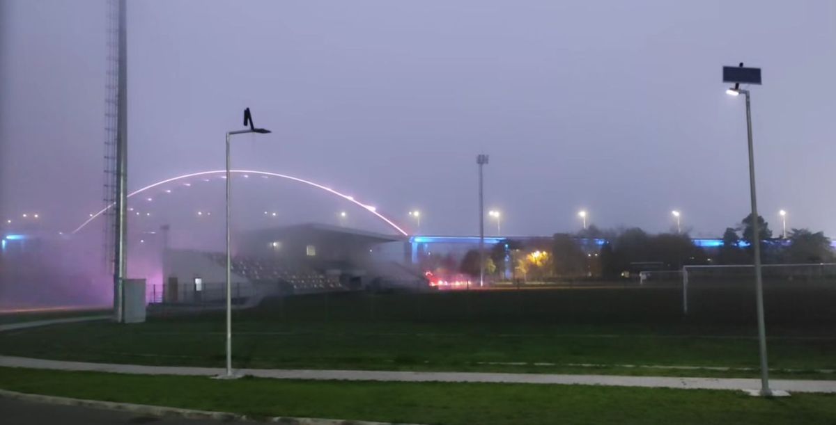 Incendiu la stadionul din România: pompierii au intervenit cu 3 autospeciale