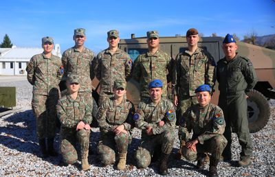 Povești spectaculoase ale militarilor români din Sarajevo: ultrasul din galeria lui U Cluj și verișoara lui Horațiu Moldovan, fotbalistă în Liga 3 » Cum vor trăi meciul Bosnia - România