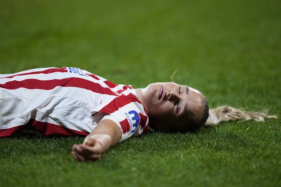 Andrea Media, accidentare în Champions League/ foto Imago Images Accidentare horror în Liga Campionilor » A rămas inconștientă pe gazon: ultimele detalii