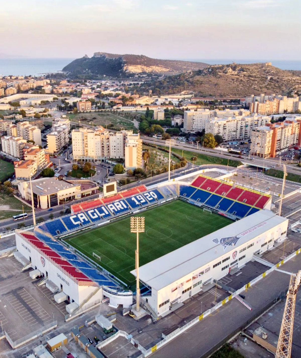 După 10 ani se face stadionul de 230 de milioane de euro! Echipa nu va mai fi nevoită să joace pe arena improvizată în parcare