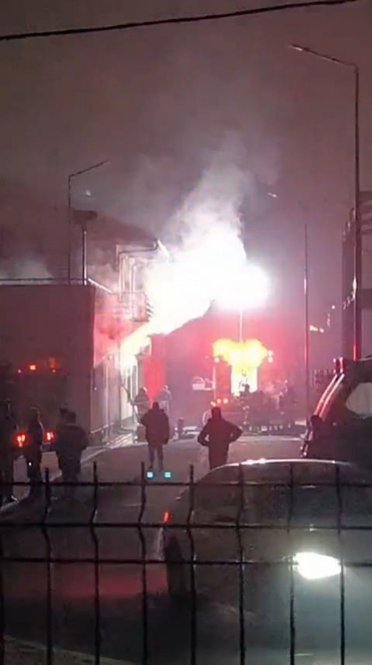 Incendiu la stadionul din România: pompierii au intervenit cu 3 autospeciale