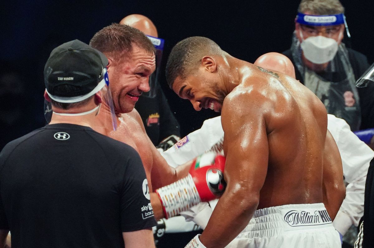 VIDEO + FOTO Anthony Joshua, KO devastator în meciul cu Kubrat Pulev! Cine l-a provocat imediat după: „A făcut pe el în direct la TV”