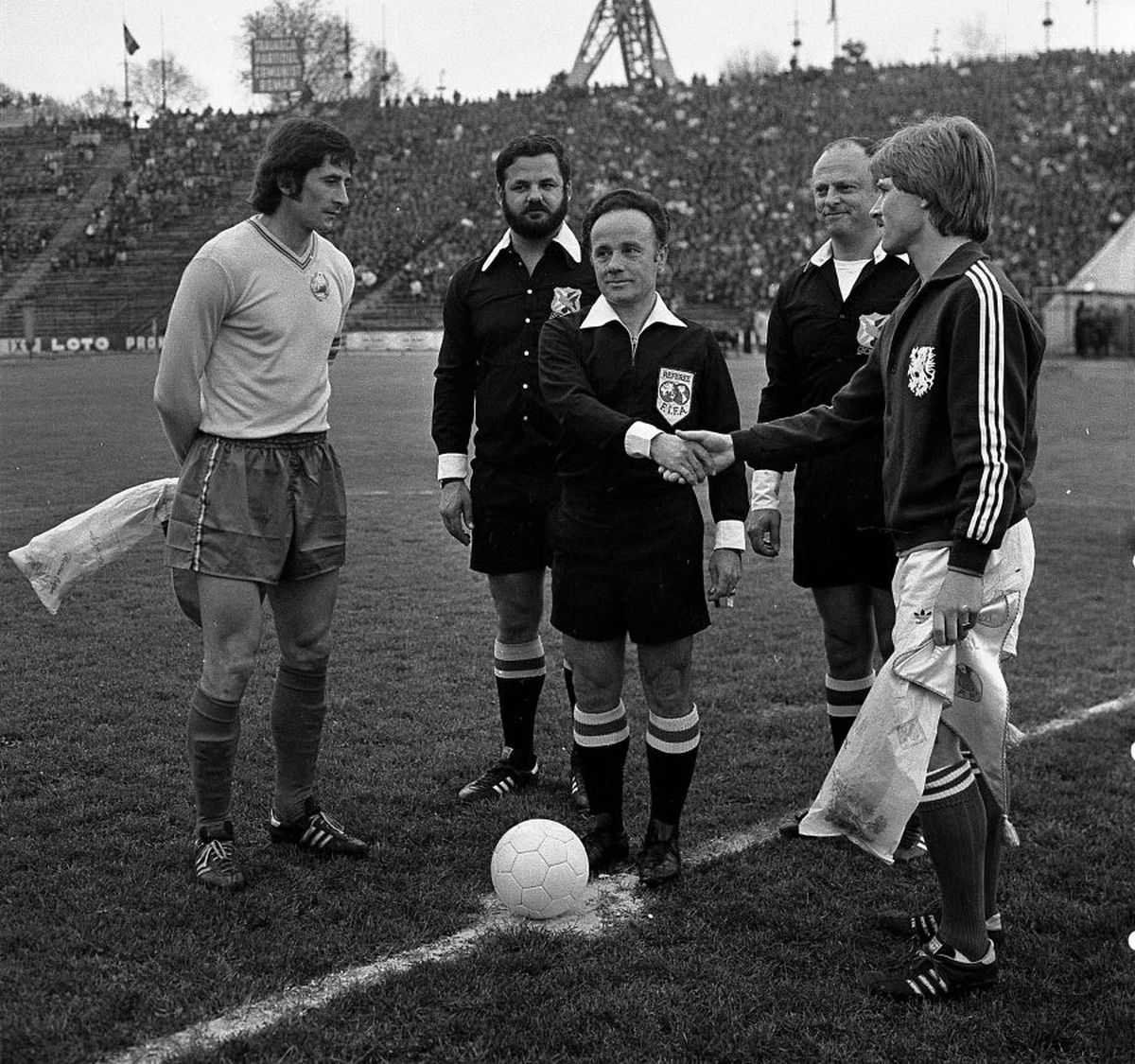 RETRO GSP. 50 de ani de la singurul meci în care Cornel Dinu a fost rezervă la Dinamo