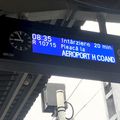 Călătorii care așteptau trenul către aeroportul din Otopeni au fost înștiințați că există o întârziere de 20 de minute