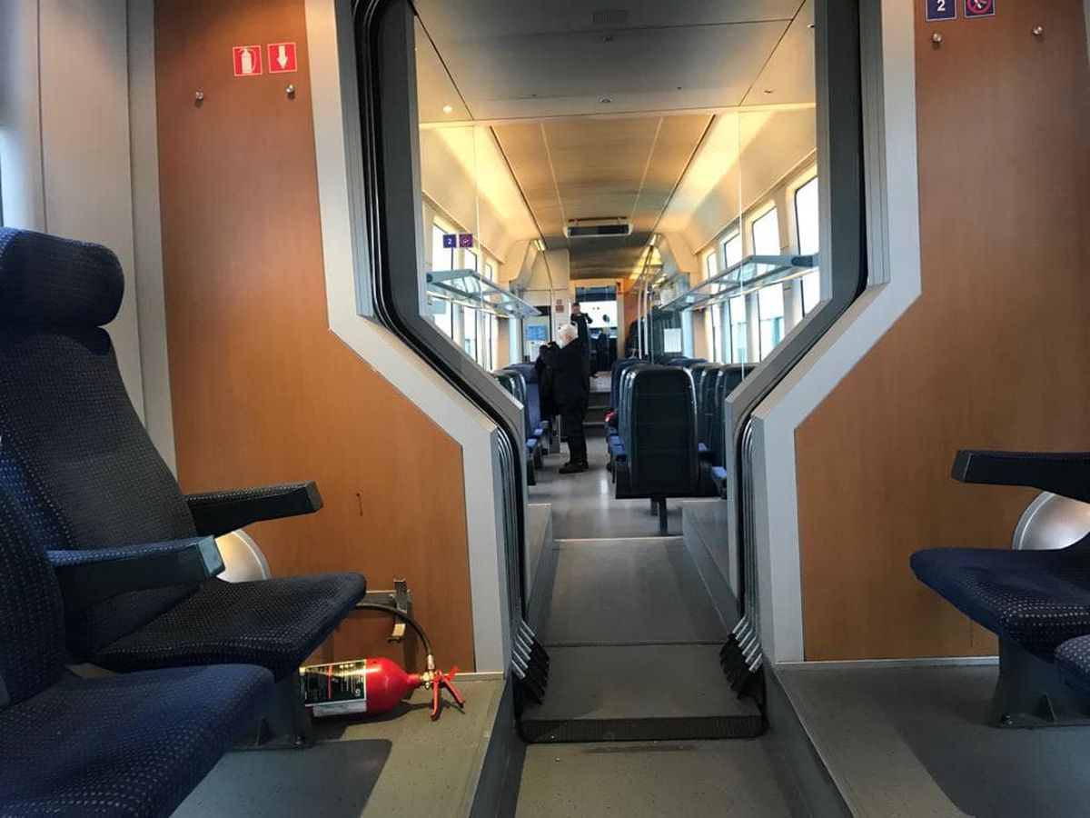 VIDEO+FOTO Cum decurge o călătorie cu trenul de la Gara de Nord la Aeroportul „Henri Coandă” » Întârzieri chiar din prima zi!