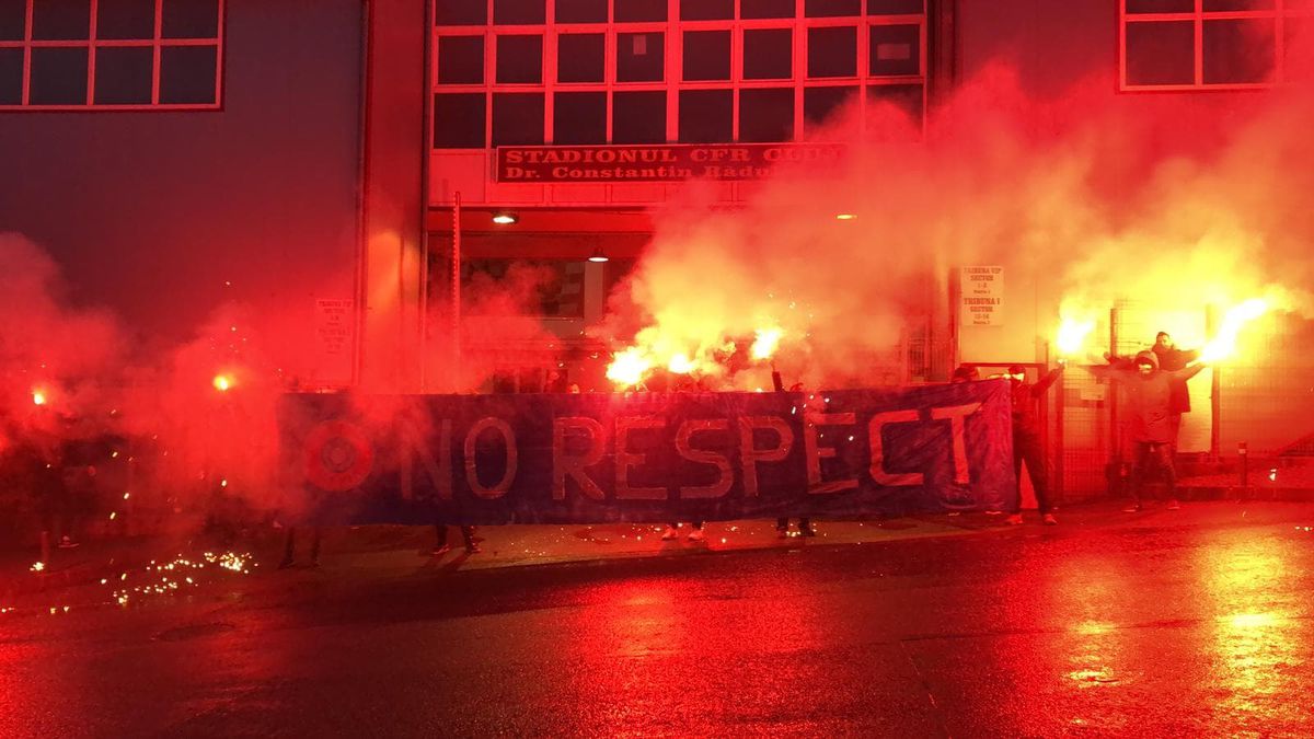 FOTO+VIDEO. Fanii lui CFR Cluj, protest înaintea meciului cu FCSB » Torțe în Gruia + mesaj ironic pentru UEFA