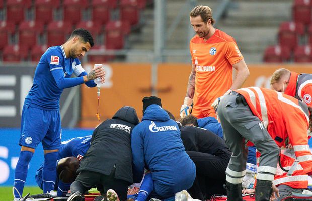 AUGSBURG - SCHALKE. Accidentare teribilă în Bundesliga! A avut nevoie de perfuzii pe teren