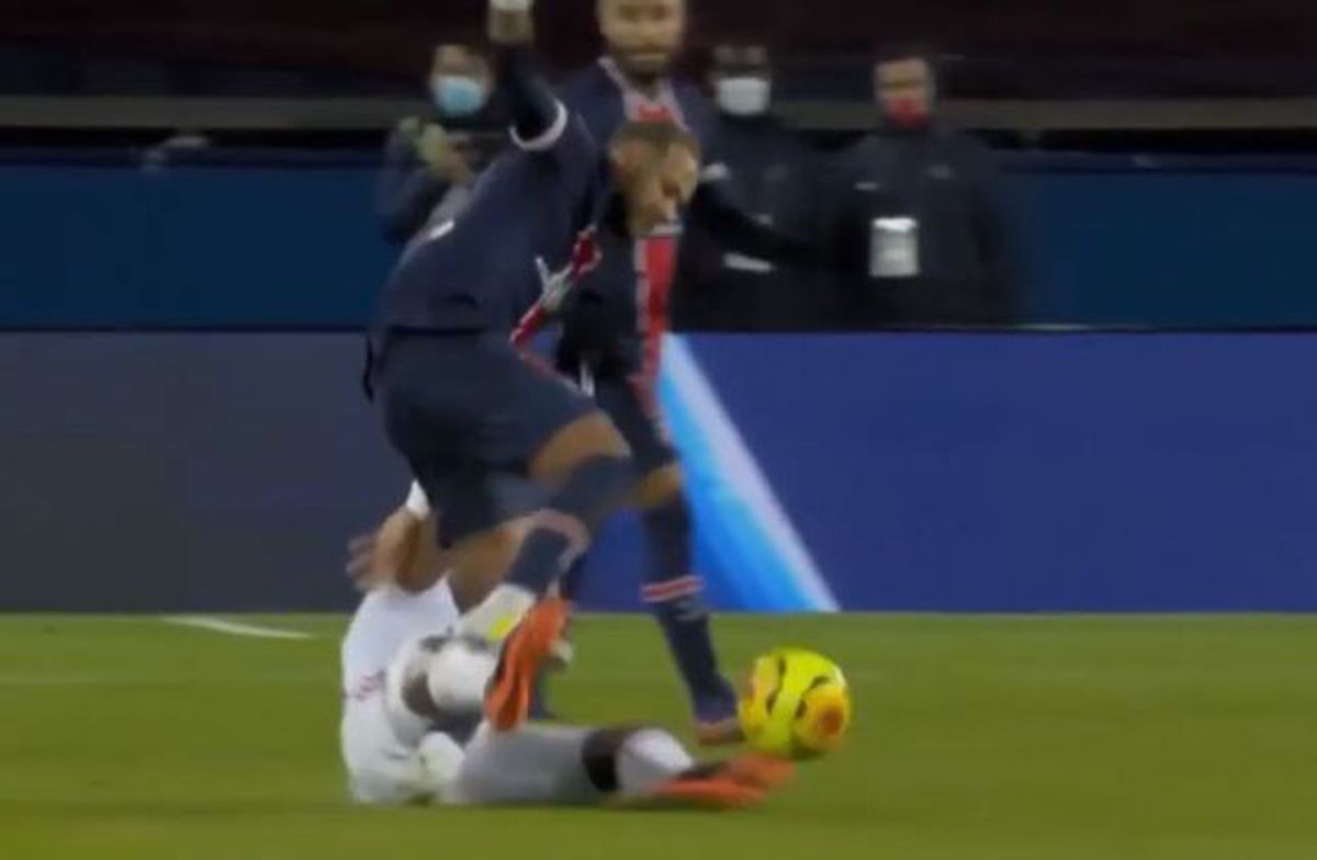 PSG - LYON 0-1. Neymar, accidentat în prelungirile partidei!