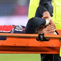 Neymar (28 de ani) a fost accidentat în prelungirile partidei PSG - Olympique Lyon (0-1) și a fost scos cu targa de pe teren.