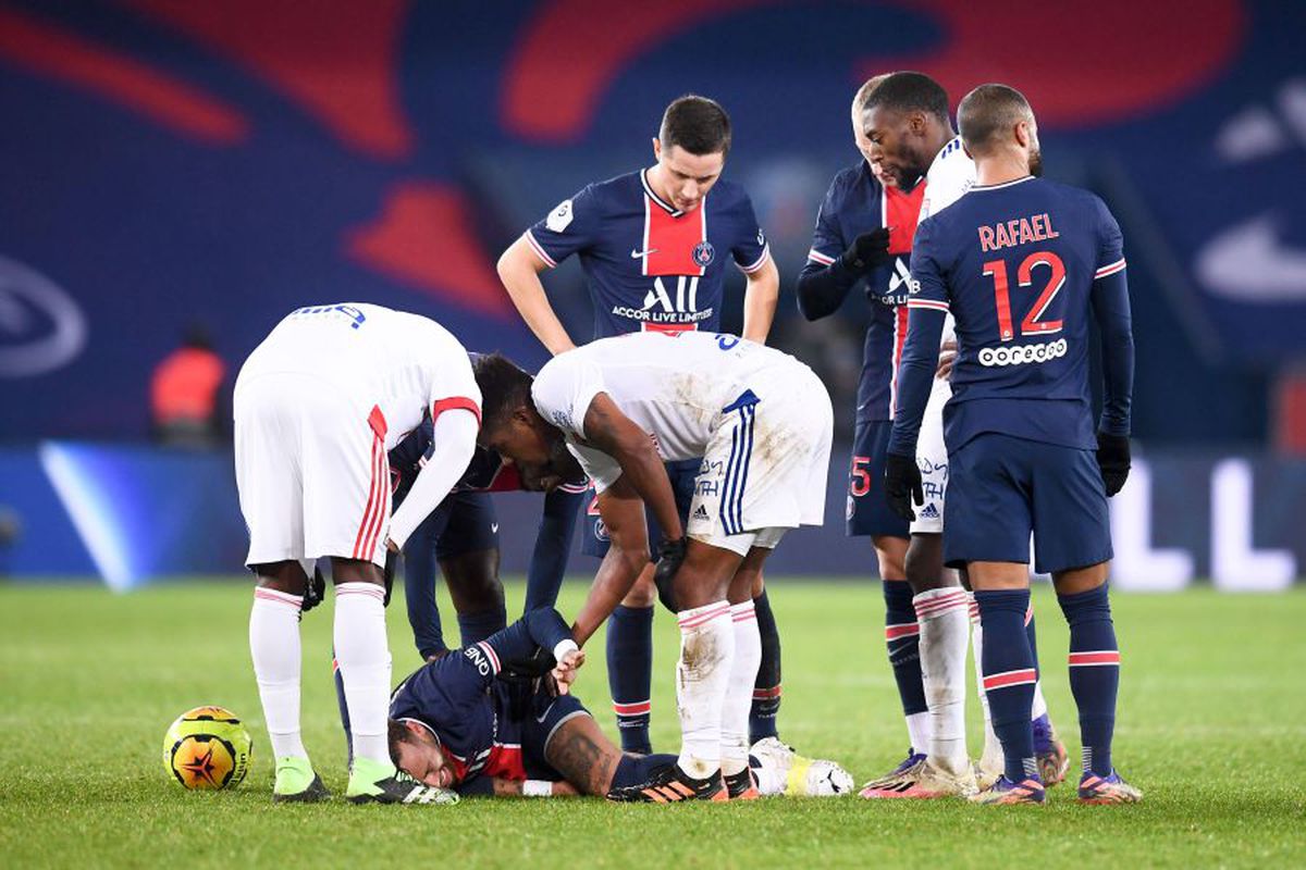 PSG - LYON 0-1. Neymar, în lacrimi pe targă! Accidentare în prelungirile derby-ului, după un fault dur