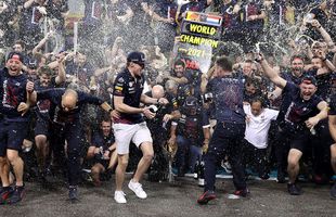 Max Verstappen: „Am obținut totul, ce va mai veni e un bonus” » Povestea noului campion mondial a început la 4 ani, când a ajuns cu bicicleta într-un zid