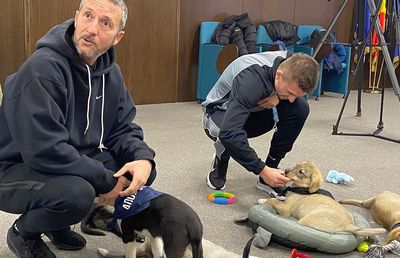 Imagini inedite cu MM Stoica și Florin Tănase » Cei mai mari fani ai câinilor: „Avem lipici la ei”