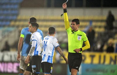 A devenit gafeurul șef! Cine e arbitrul român care conduce în topul rușinii