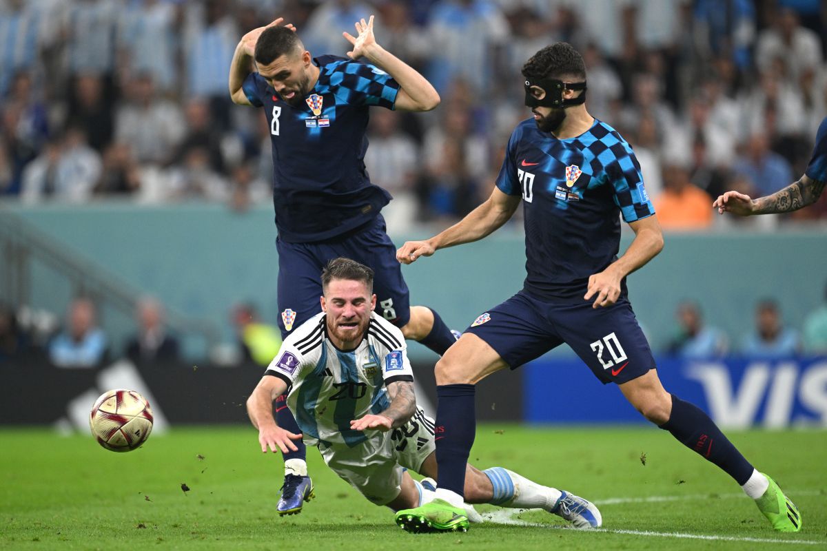 Cronica lui Ovidiu Ioanițoaia, care a urmărit de pe stadion meciul Argentina - Croația 3-0: Mai aproape de vis