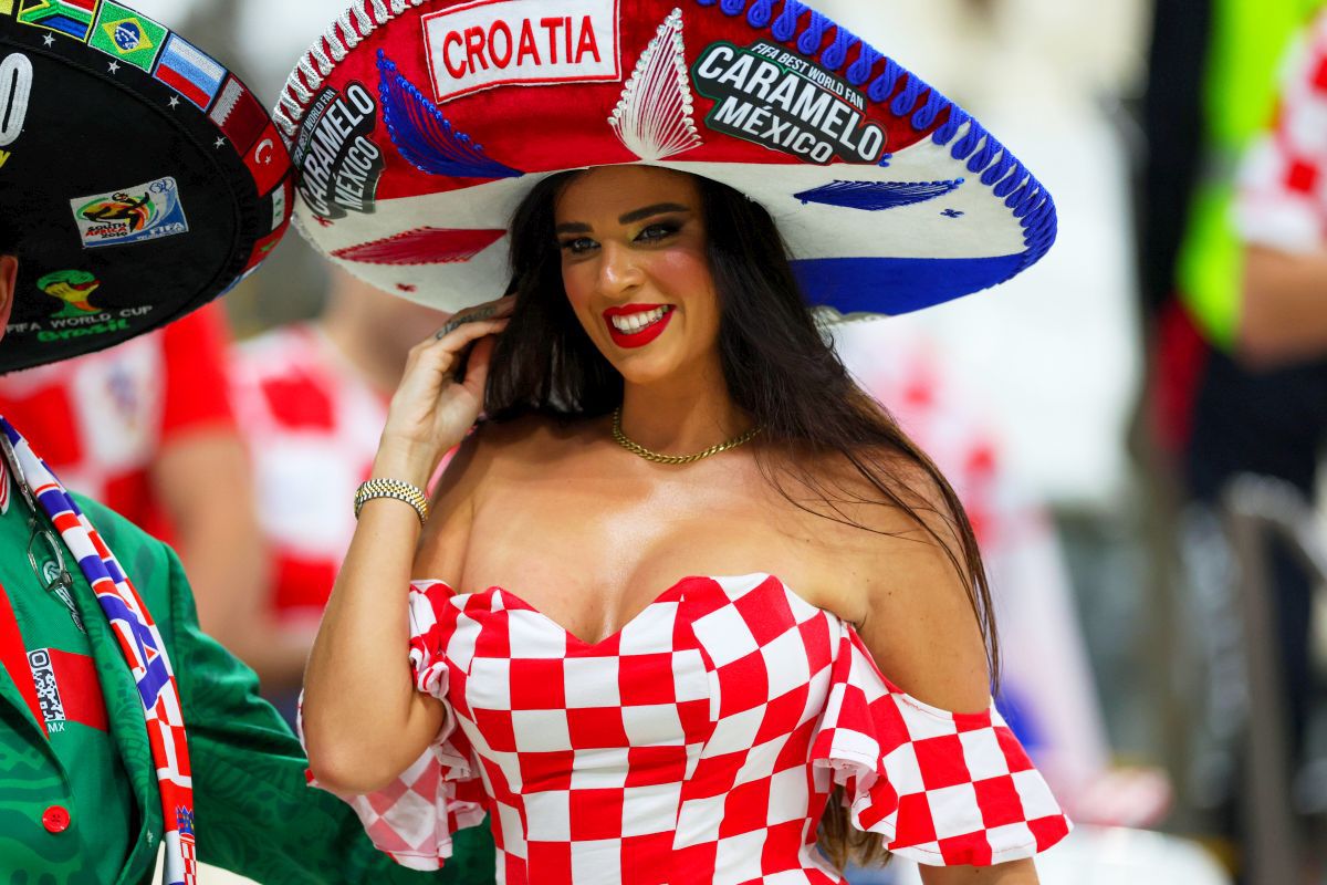 Ivana Knoll și-a găsit partener pentru semifinala Argentina - Croația! Cu cine a fost surprinsă în tribune