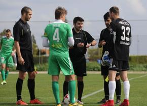 Cum și-au dat seama jucătorii unei echipe din Liga 1 că arbitrii unui amical erau români, deși ascundeau asta
