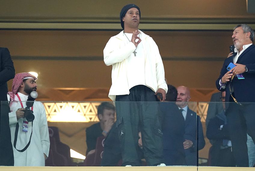 Brazilianul Ronaldinho (42 de ani) a aplaudat reușitele lui Julian Alvarez (22 de ani) și Leo Messi (35 de ani), din semifinala Campionatului Mondial pe care Argentina a câștigat-o în fața Croației, scor 3-0.