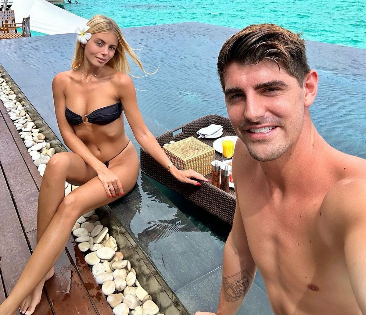 Courtois și-a dus iubita într-o vacanță de vis în Maldive