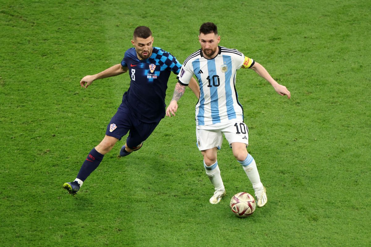 Fost internațional român: „Ne trebuie un Institut de Cercetare. L-ați văzut pe Messi cum îl ia în sprint pe acel puști de 20 de ani? Sigur nu e de la mierea de Manuka”