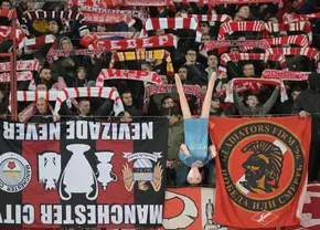 Suporterii lui Manchester City, atacați de ultrașii Stelei Roșii Belgrad » Scene incredibile și în stadion