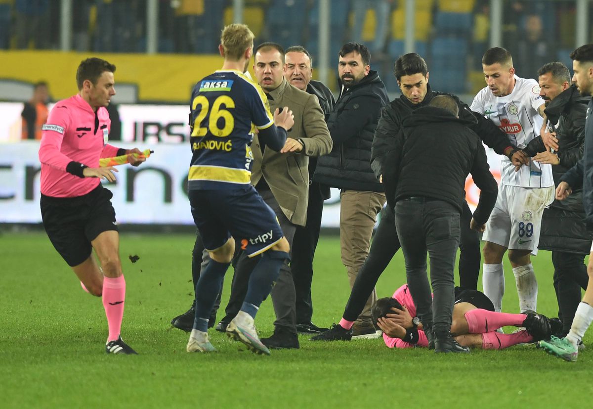 Pierluigi Collina trage un semnal de alarmă, după pumnul încasat de arbitrul Halil Umut Meler: „Asta e și mai îngrijorător!”