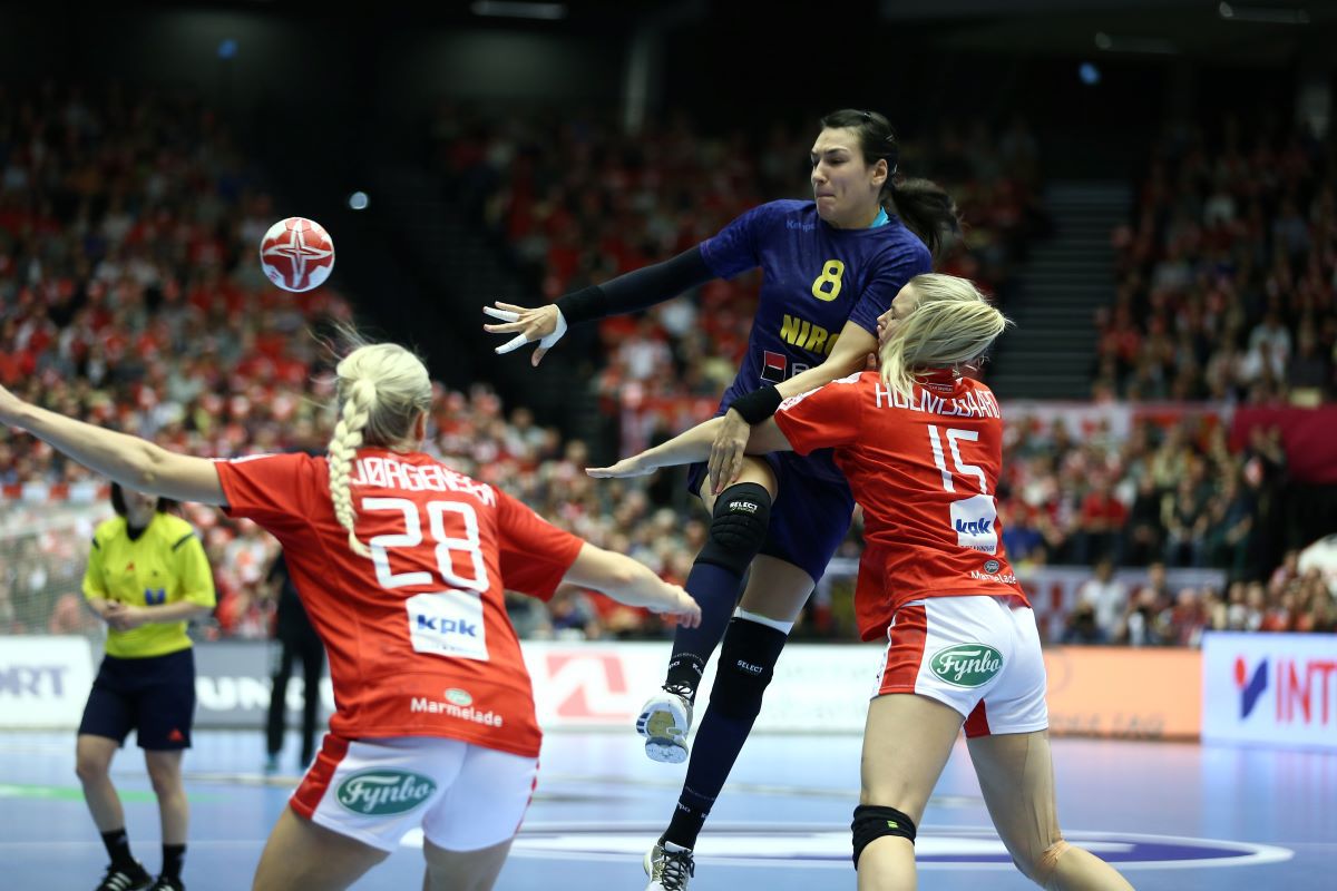 Cristina Neagu - carieră