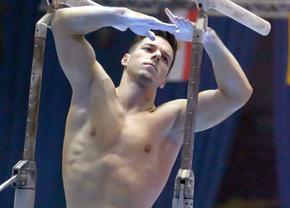Cum îi ajută pe gimnaști mierea și magneziul » Sibianul calificat la JO explică: „Fetele folosesc doar apă. Sunt curios japonezii ce folosesc”