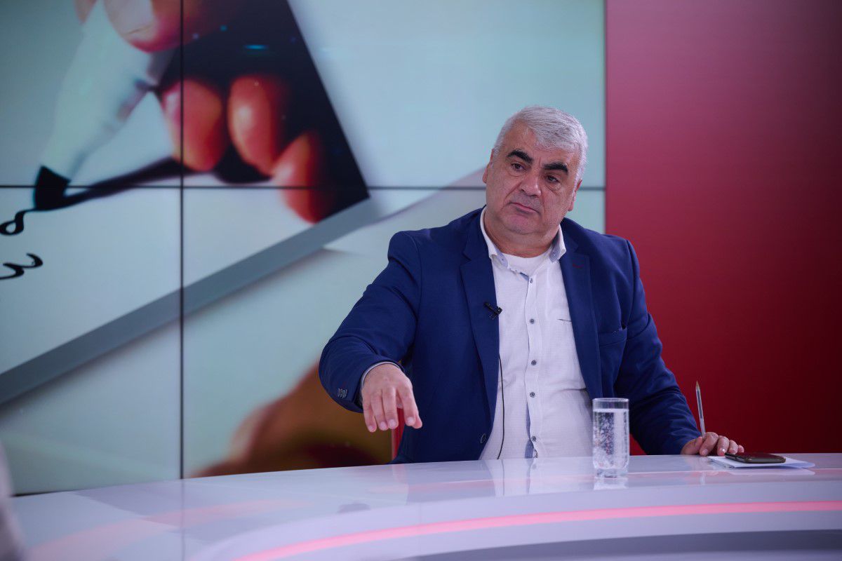 Detalii din interiorul vestiarului de la FCSB: „Șapte jucători își au locul stabilit!” + „Charalambous a venit să-și facă publicitate”