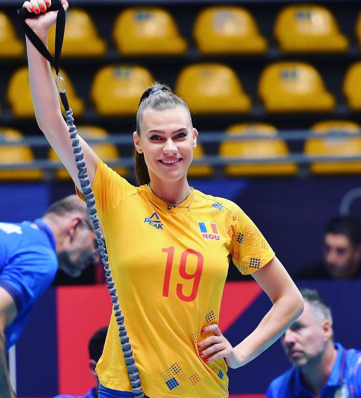 Și cea mai frumoasă, și cea mai bună! Adelina Ungureanu a fost aleasă voleibalista anului 2023