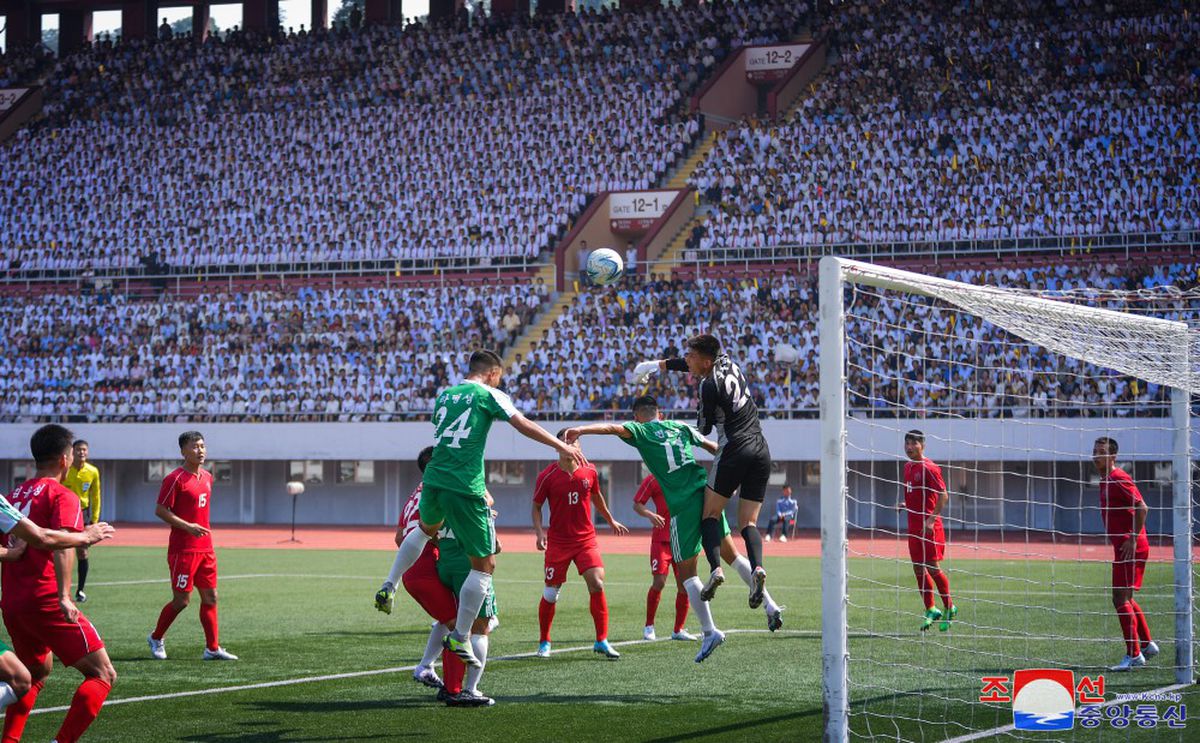 Imagini de la meciul aniversar de fotbal din Coreea de Nord / FOTO: www.kcna.kp