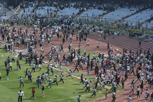 Haos la vizita lui Messi în India! » Revoltă generală în stadion, au distrus totul în cale
