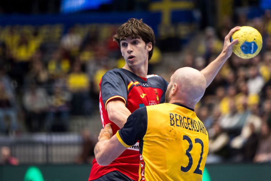 Pablo Urdangarin într-un meci al naționalei Spaniei contra Suediei Foto: Imago Images Dublu medaliat cu bronz olimpic și fost cumnat al Regelui Felipe al Spaniei, mărturisiri despre închisoare: „Am pierdut iubirea vieții mele”