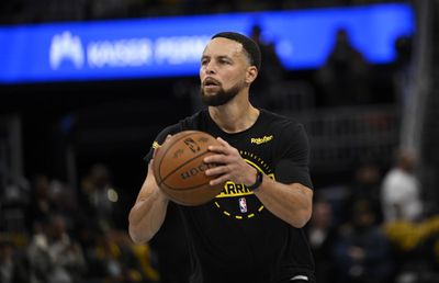Coș uluitor marcat de Stephen Curry, vedeta lui Golden State Warriors! A aruncat din celălalt capăt al terenului