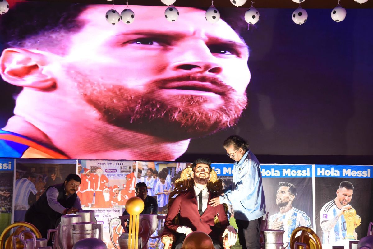 Lionel Messi, venerat ca un zeu! » A venit să vadă statuia de 21 de metri dezvelită în cinstea lui, într-o țară cu fotbal zero! Ridicată în doar 40 de zile, fanii au plâns