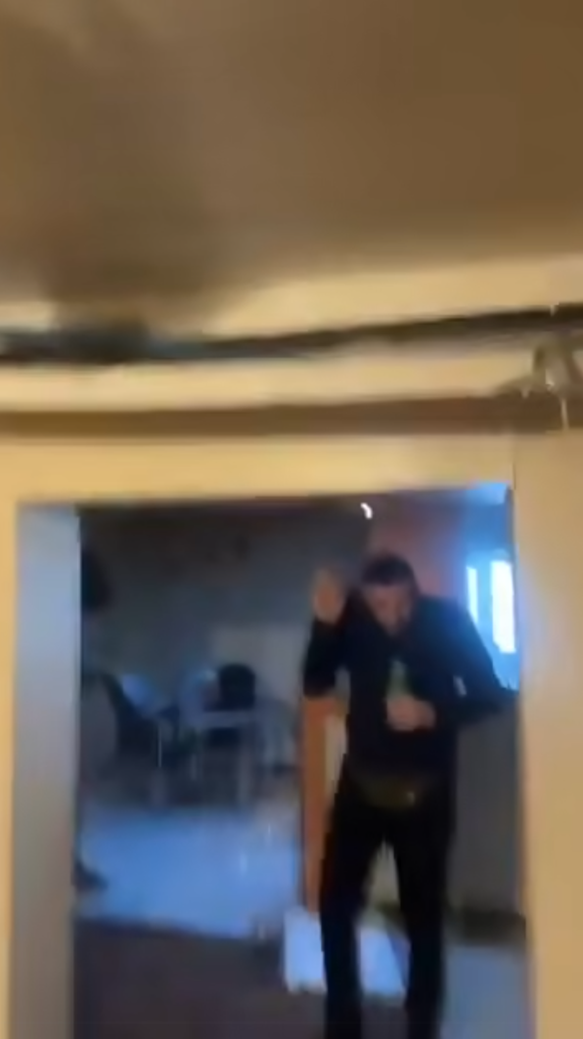 Scene șocante: momentul în care huliganii lui Feyenoord distrug complet un apartament din București