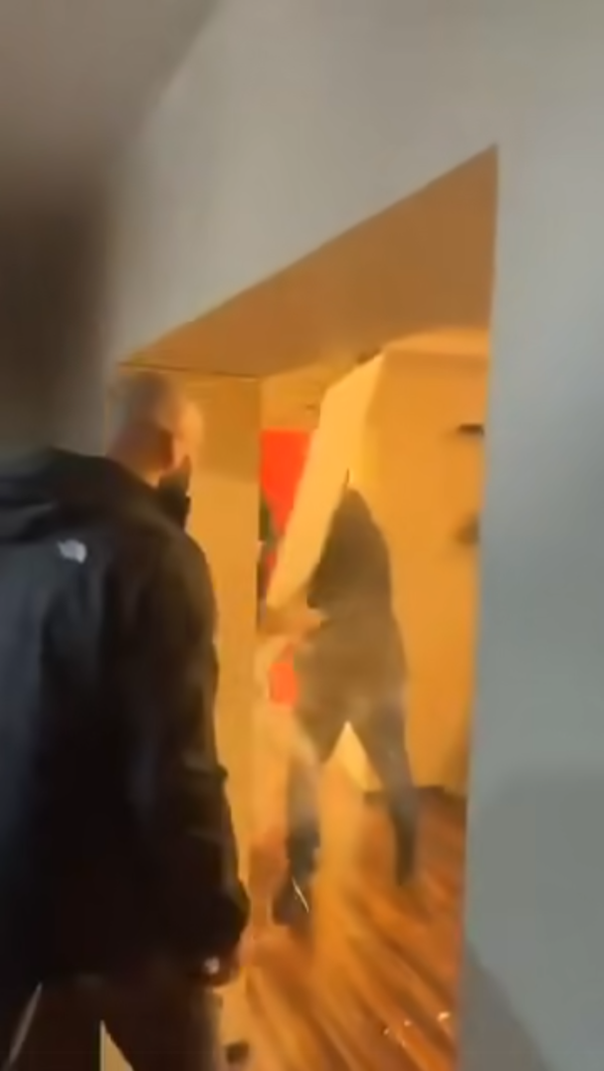 Fanii lui Feyenoord au distrus un apartament din București