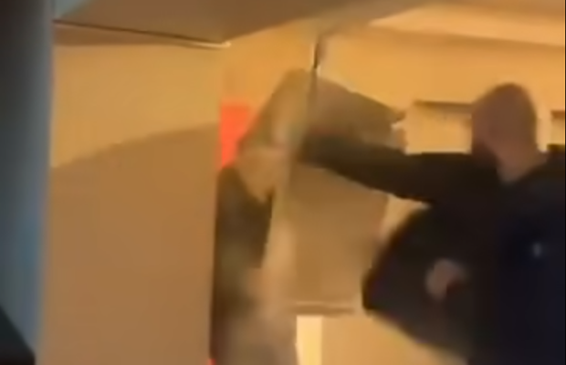 Scene șocante: momentul în care huliganii lui Feyenoord distrug complet un apartament din București