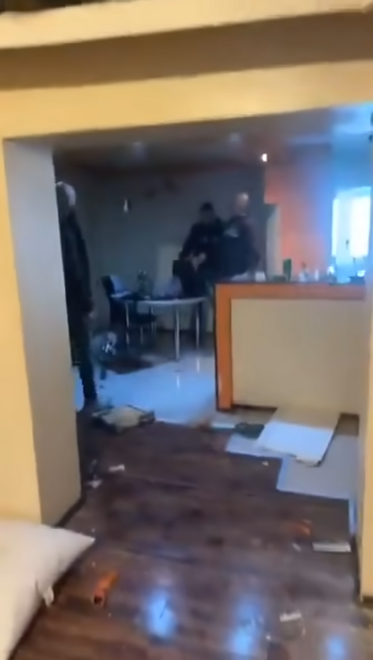 Fanii lui Feyenoord au distrus un apartament din București