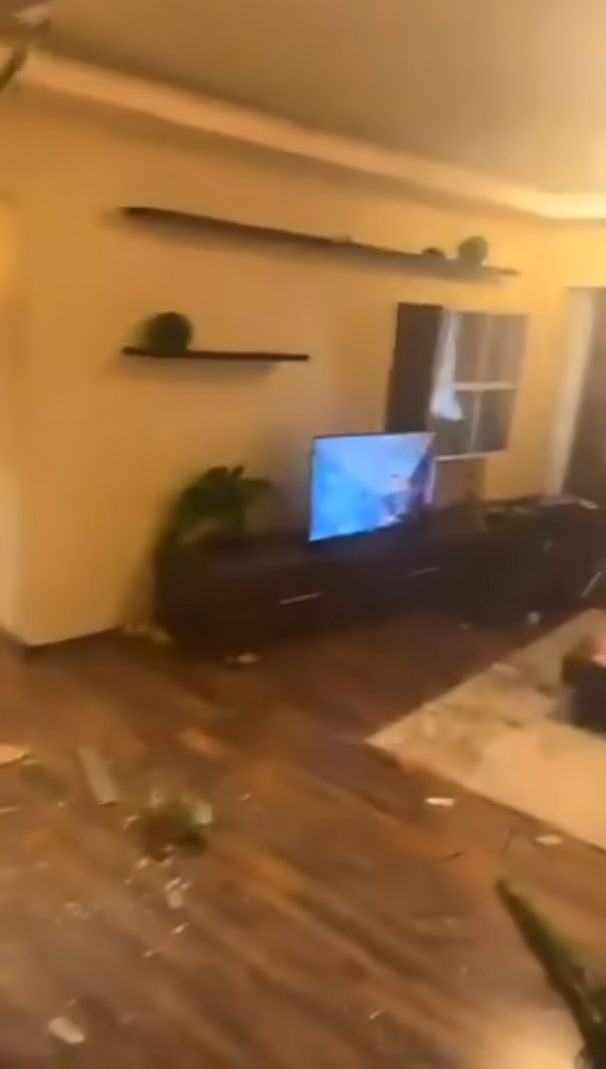 Fanii lui Feyenoord au distrus un apartament din București