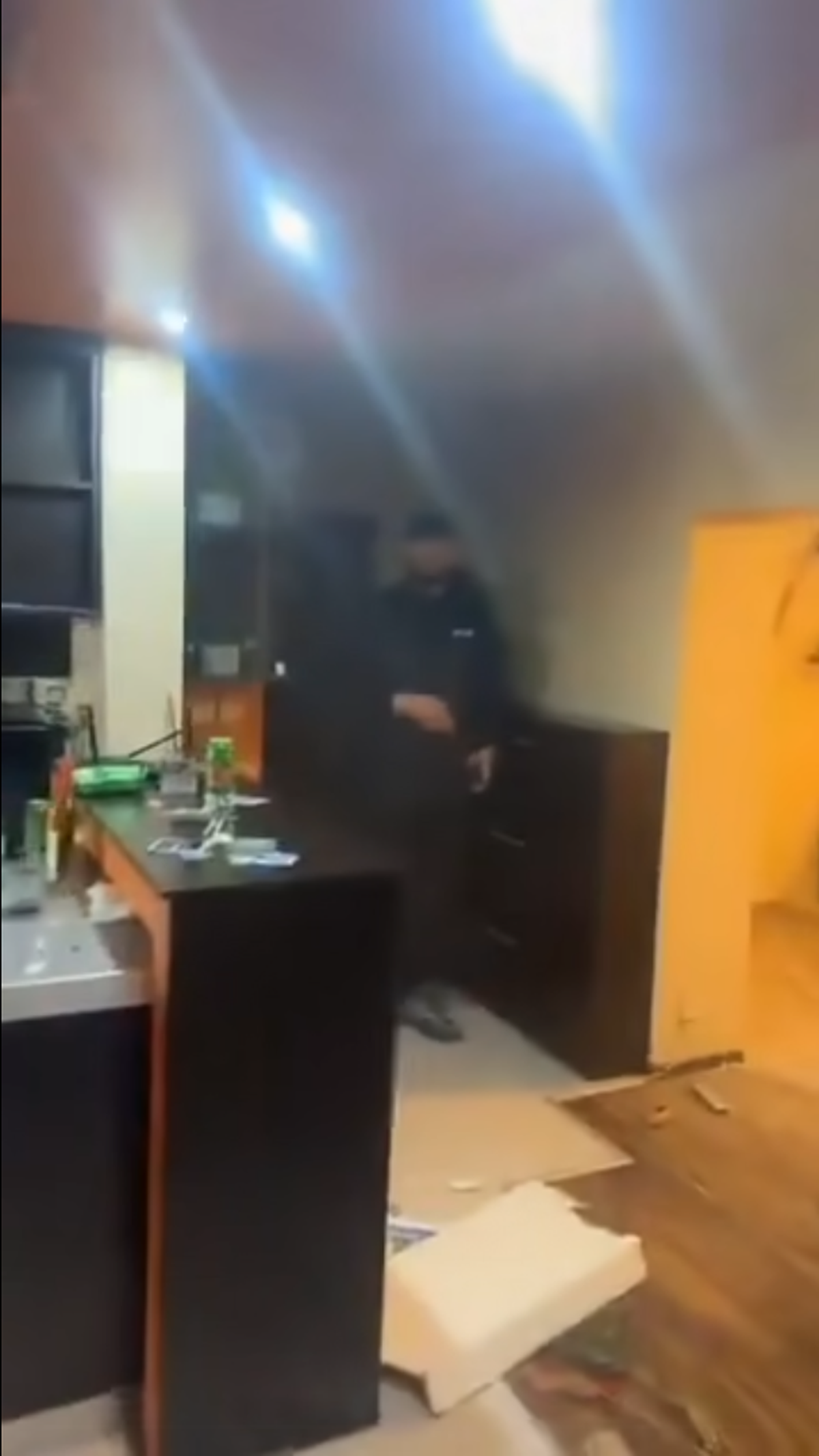 Fanii lui Feyenoord au distrus un apartament din București