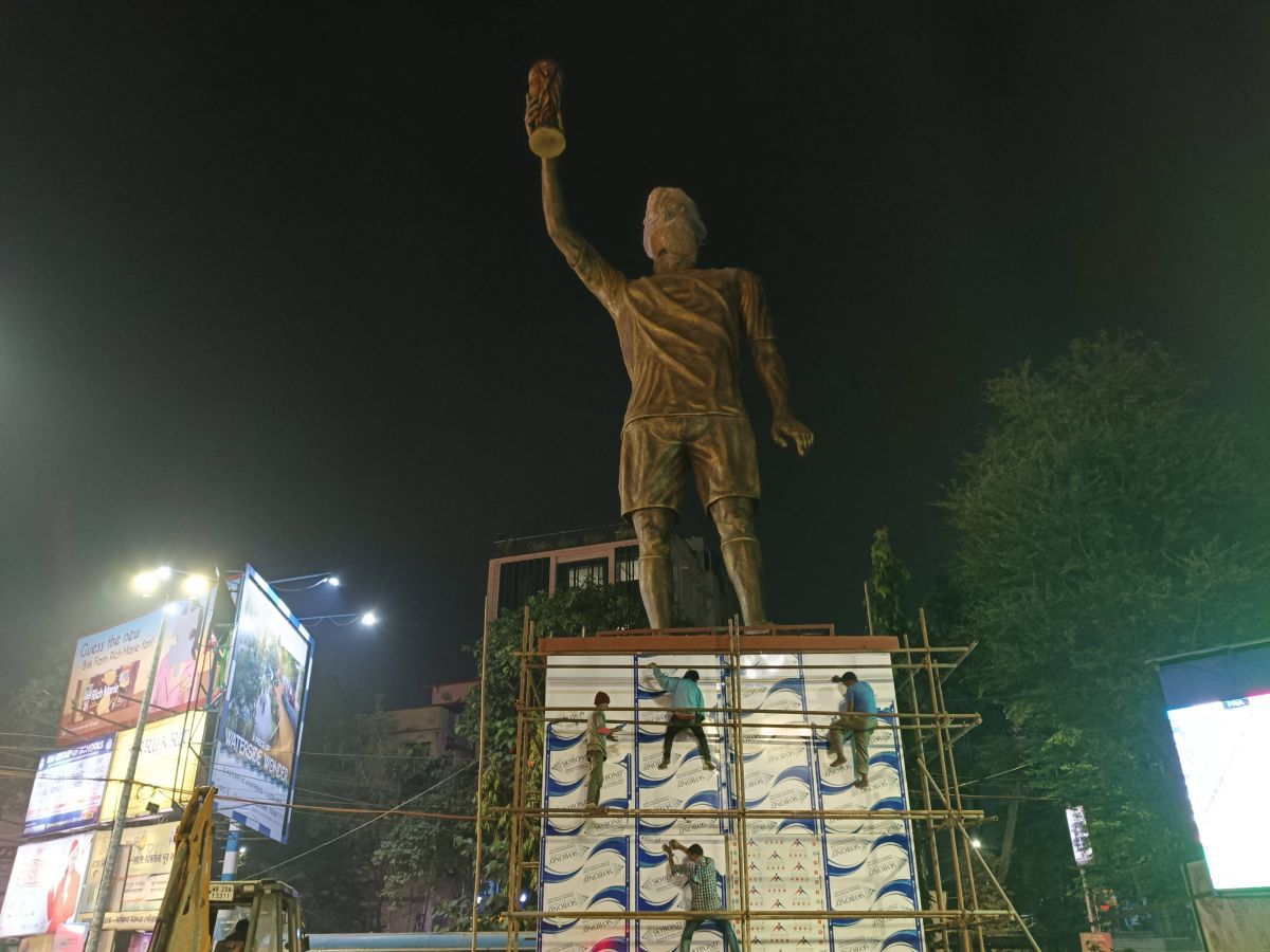 Venerat ca un zeu al fotbalului în India, Lionel Messi are o statuie de 21 de metri la Calcutta