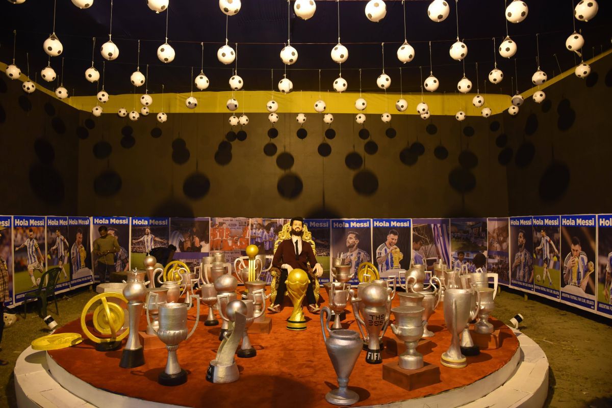 Venerat ca un zeu al fotbalului în India, Lionel Messi are o statuie de 21 de metri la Calcutta