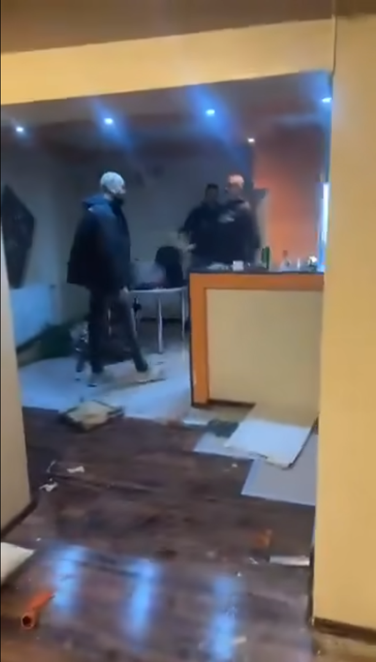 Fanii lui Feyenoord au distrus un apartament din București