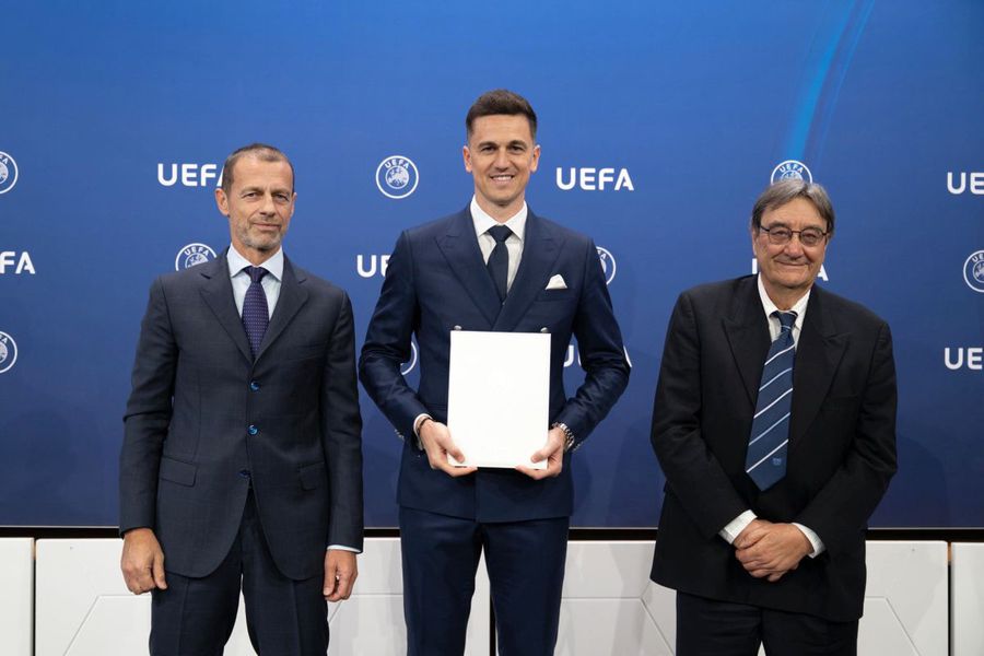 Florin Gardoș și-a luat diploma UEFA în management/ foto Facebook @Florin Gardos Florin Gardoș a semnat cu echipa din România!