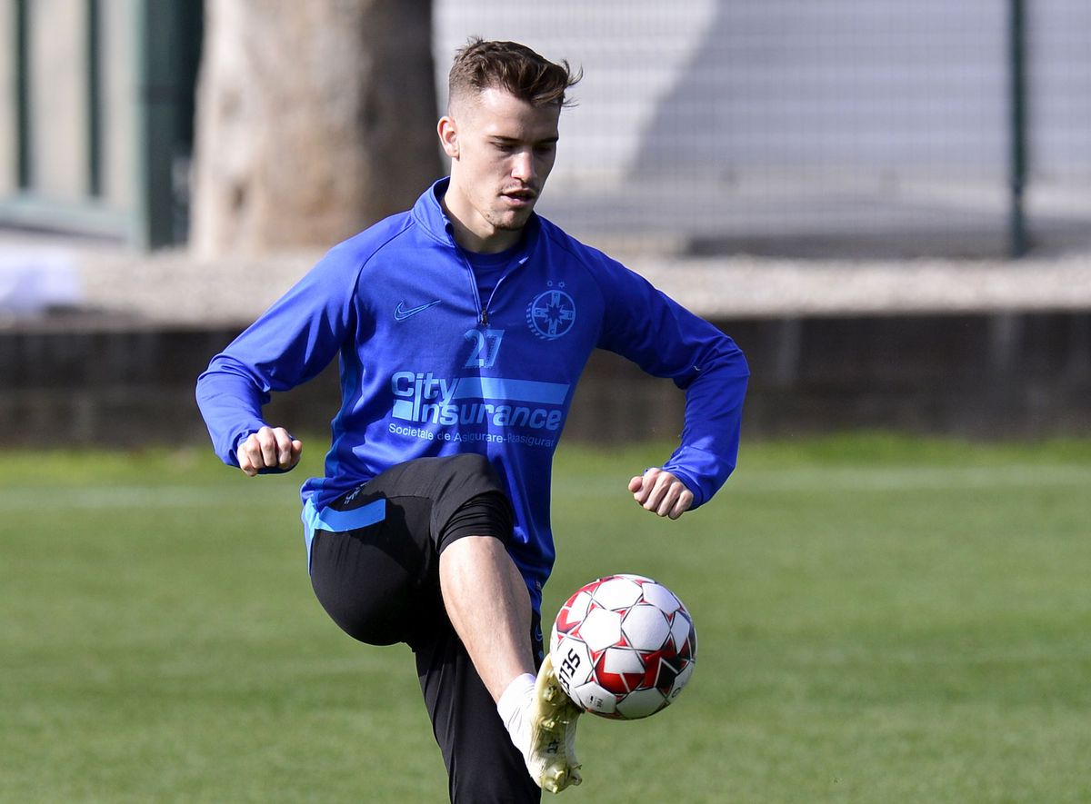 FCSB // FOTO + VIDEO EXCLUSIV Moruțan, moment de magie la antrenamentul de azi + Mihai Pintilii, din nou în rolul de antrenor-jucător