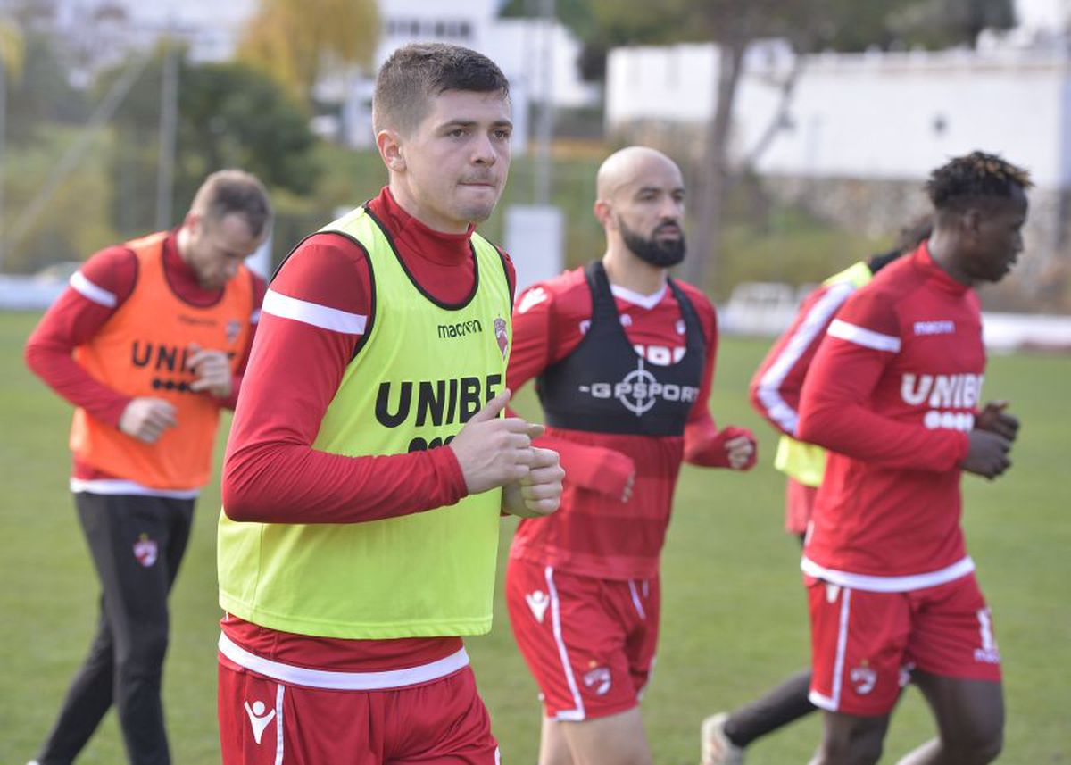 DINAMO // EXLCUSIV Ionuț Negoiță s-a ținut de cuvânt » Vestea primită de jucătorii „câinilor” în cantonamentul din Spania