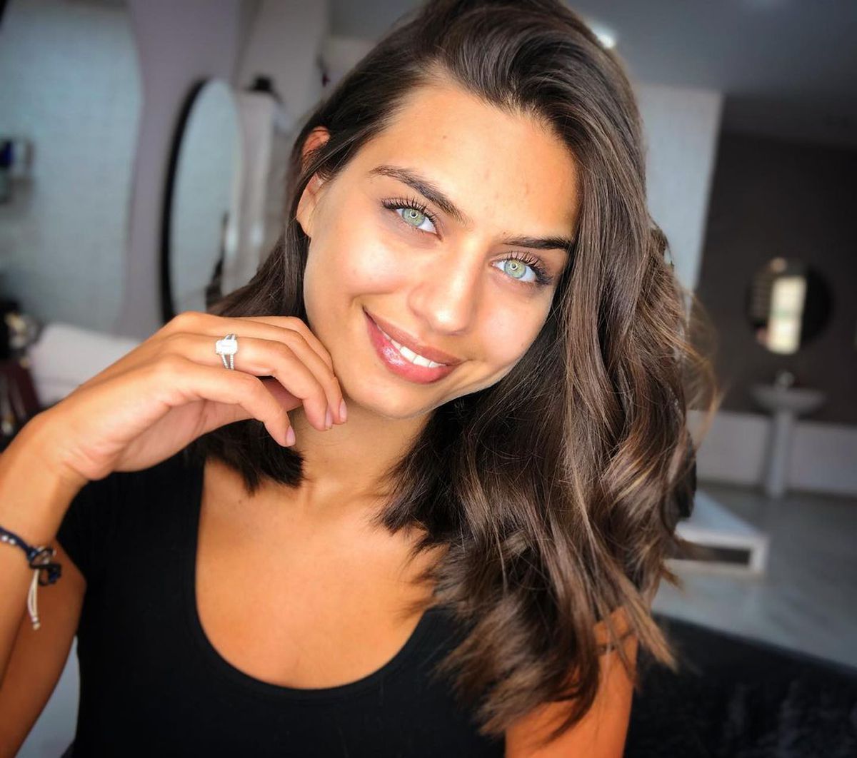 FOTO Feblețea lui Mesut Ozil » Amine Gulse i-a cucerit inima fotbalistului dorit de Fenerbahce