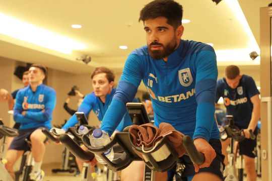Mai mulți jucători plus doi secunzi au fost depistați cu Covid-19 în prima zi de la revenirea din Turcia / Sursă foto: Facebook @Universitatea Craiova