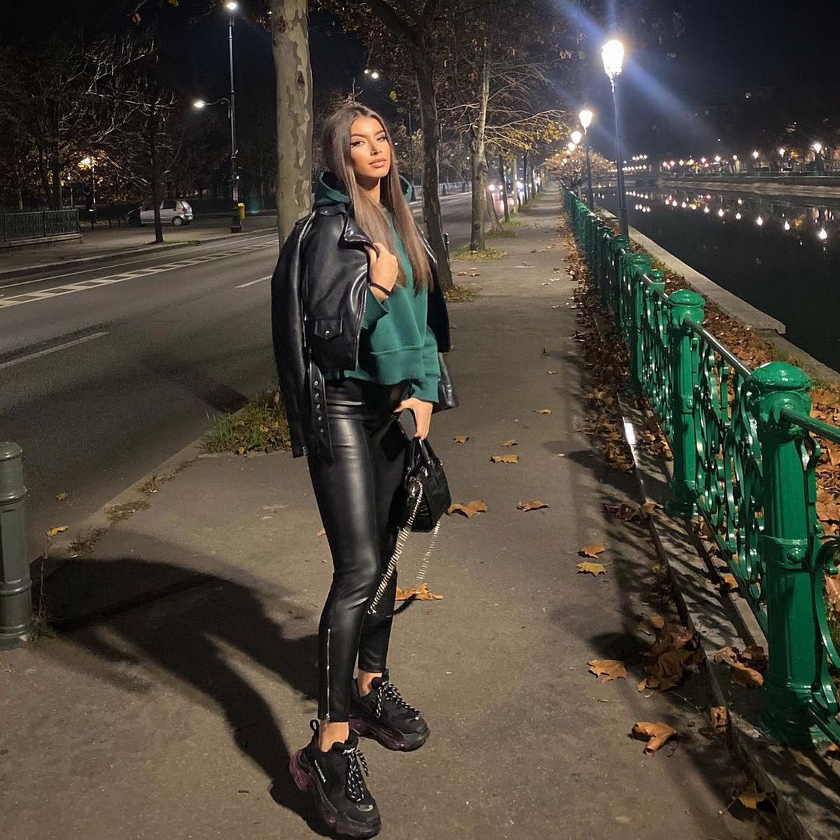 Neconvocat de către Iordănescu la EURO, a plecat cu soția în Grecia » Imagini senzaționale cu fosta gimnastă